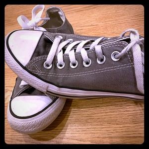 Converse Grey Men’s 5 Women’s 7